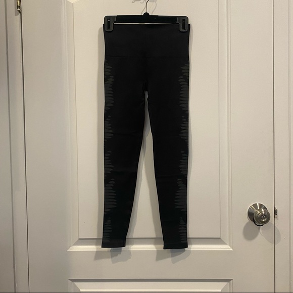 Spanx Aztec Stripe Seamless Leggings - Picture 4 of 5